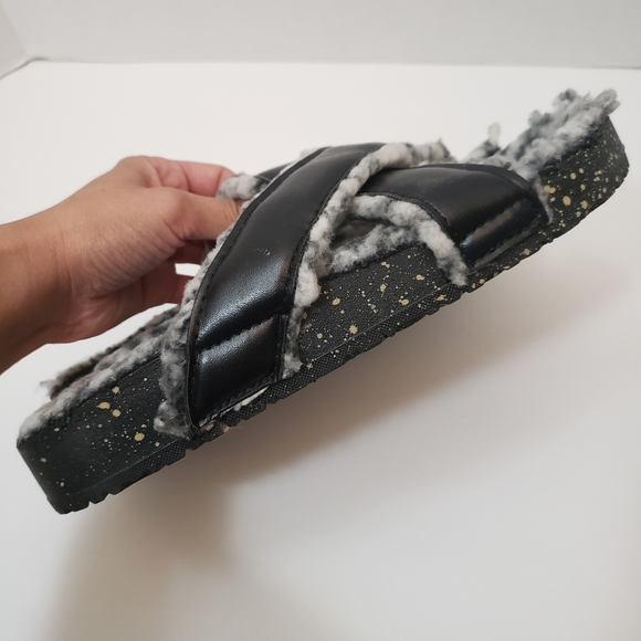 5/$15 Size 7 Black White Plush Lined Slip On Sandals - Picture 4 of 7